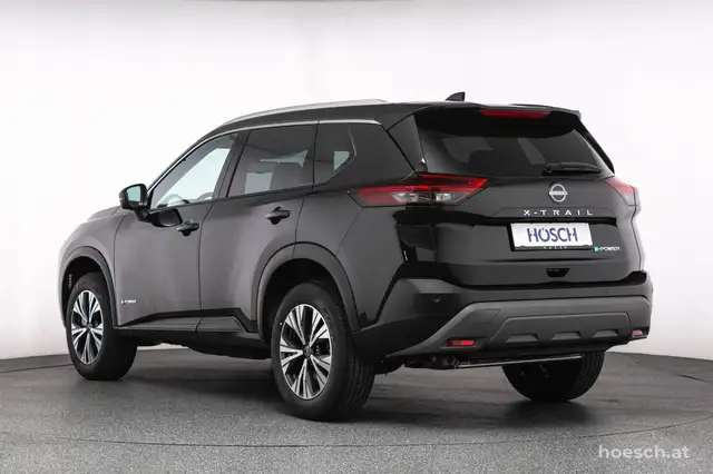 Nissan X-Trail view 4