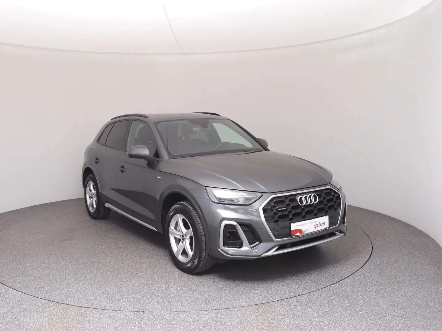 Audi Q5 55 TFSI e quattro S line Grau - 2
