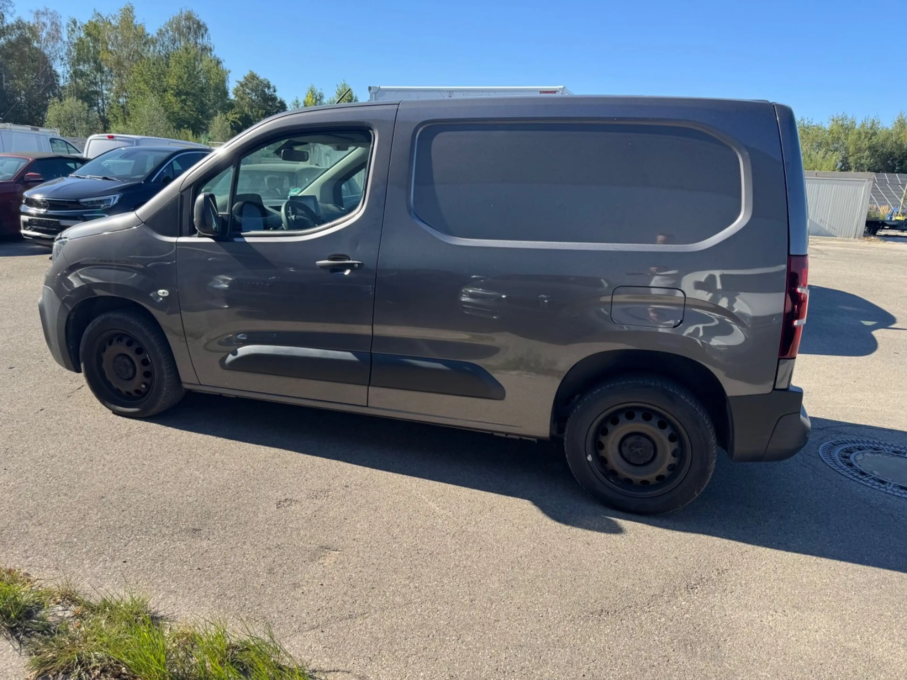 Peugeot Partner Premium L1 5 Stück Klima PDC Navi — photo 7