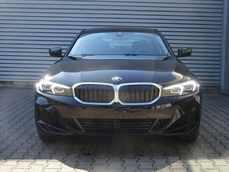 BMW 330 e Limousine — photo 2