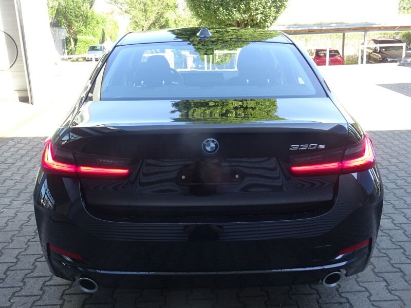 BMW 330 e Limousine — photo 4
