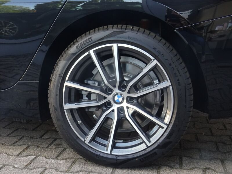 BMW 330 e Limousine — photo 9
