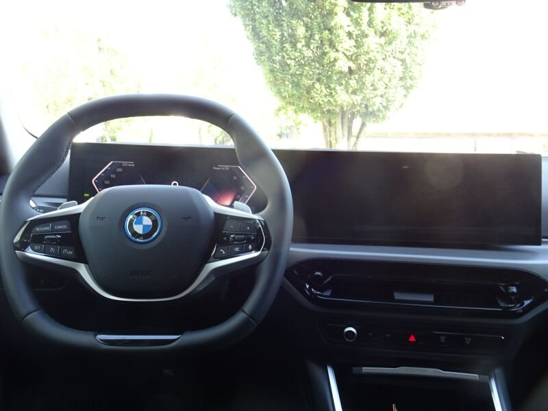 BMW 330 e Limousine — photo 8