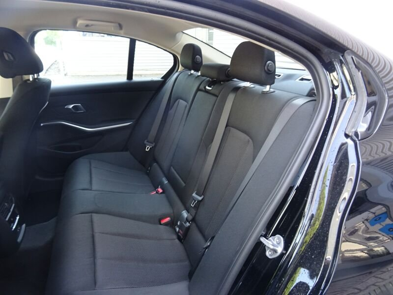 BMW 330 e Limousine — photo 7
