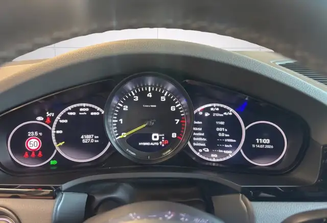 Porsche Cayenne view 15