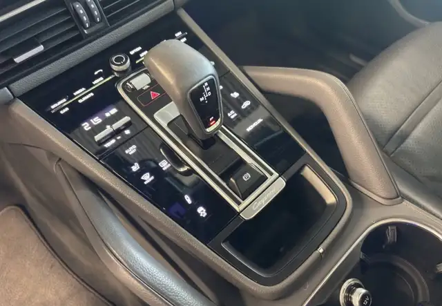 Porsche Cayenne view 14