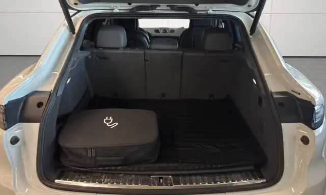 Porsche Cayenne view 7