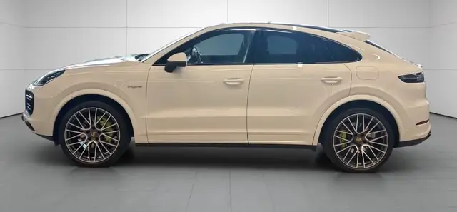 Porsche Cayenne view 2