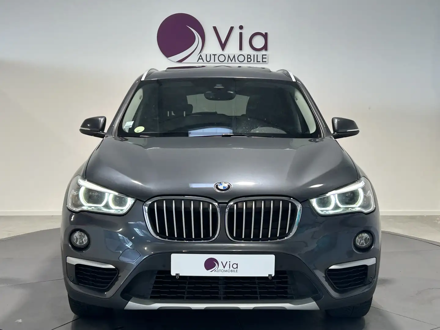 BMW X1 sDrive 18d 150 ch xLine Grau - 2