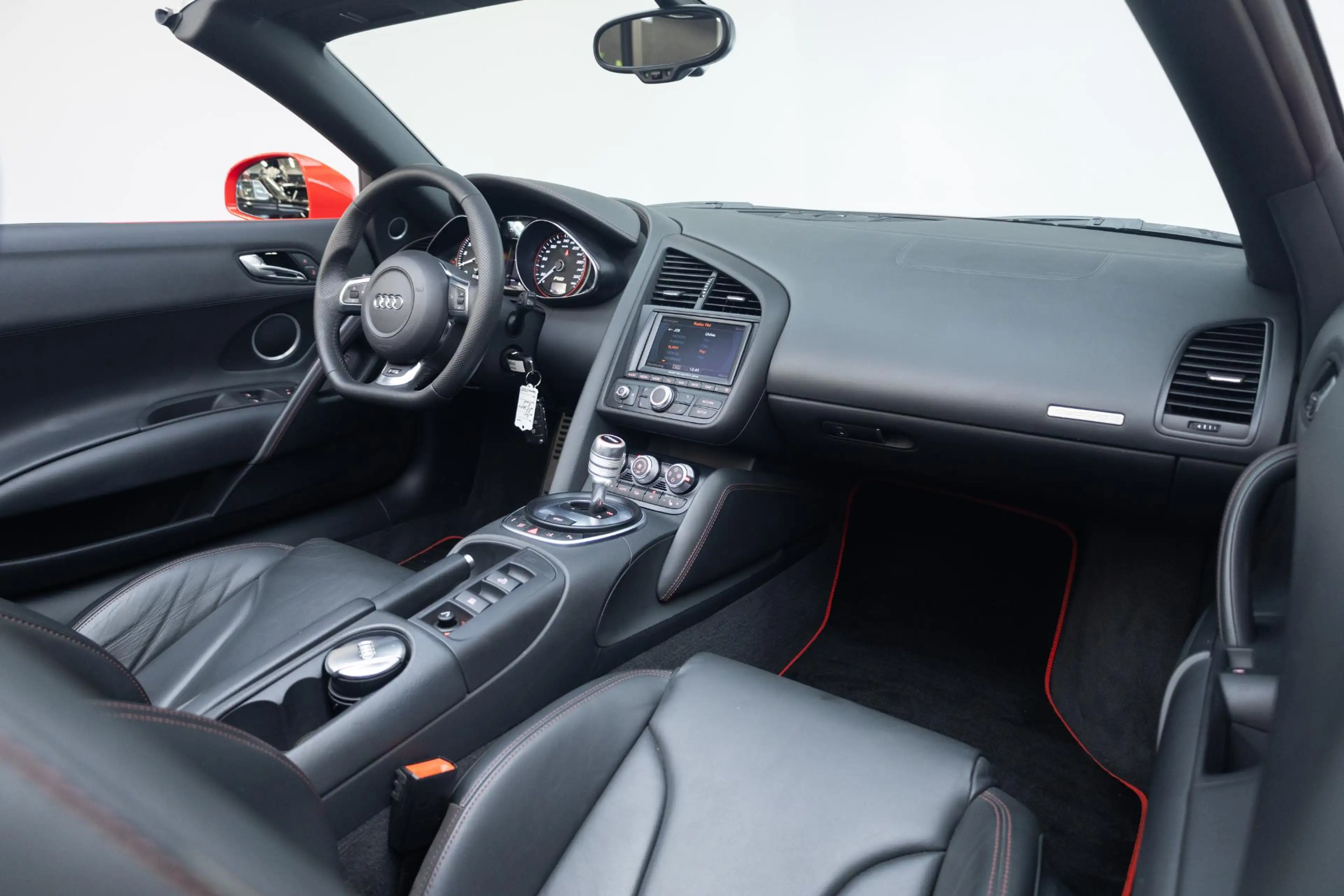 Audi R8 Spyder 5.2 FSI quattro — photo 14