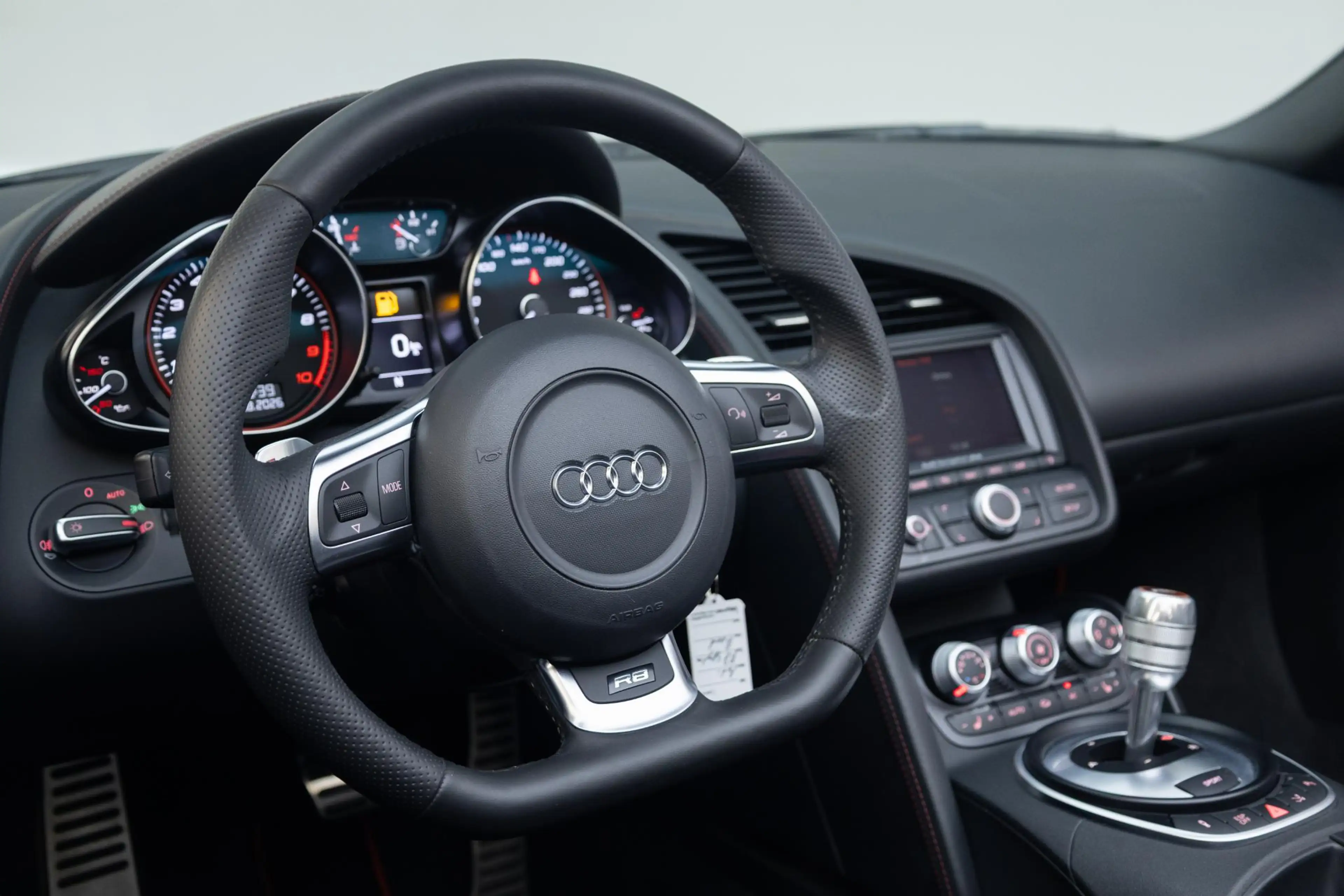 Audi R8 Spyder 5.2 FSI quattro — photo 17