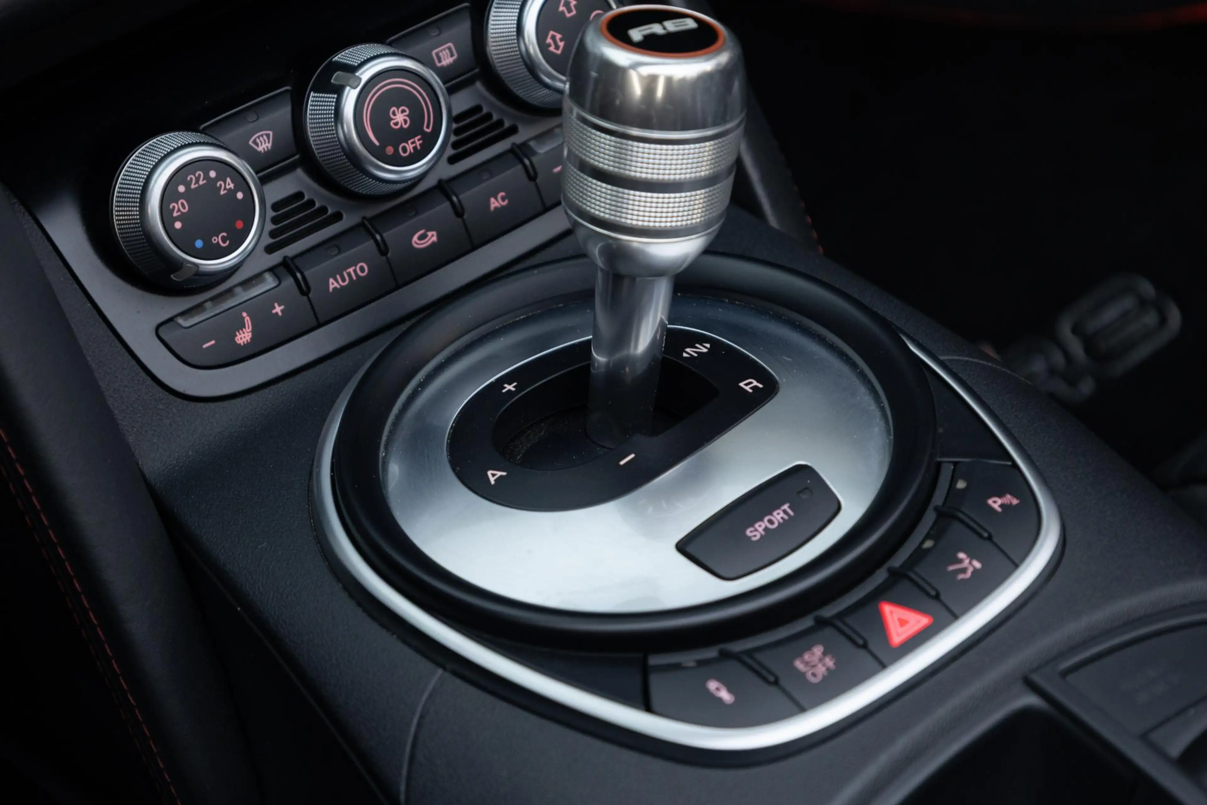 Audi R8 Spyder 5.2 FSI quattro — photo 20