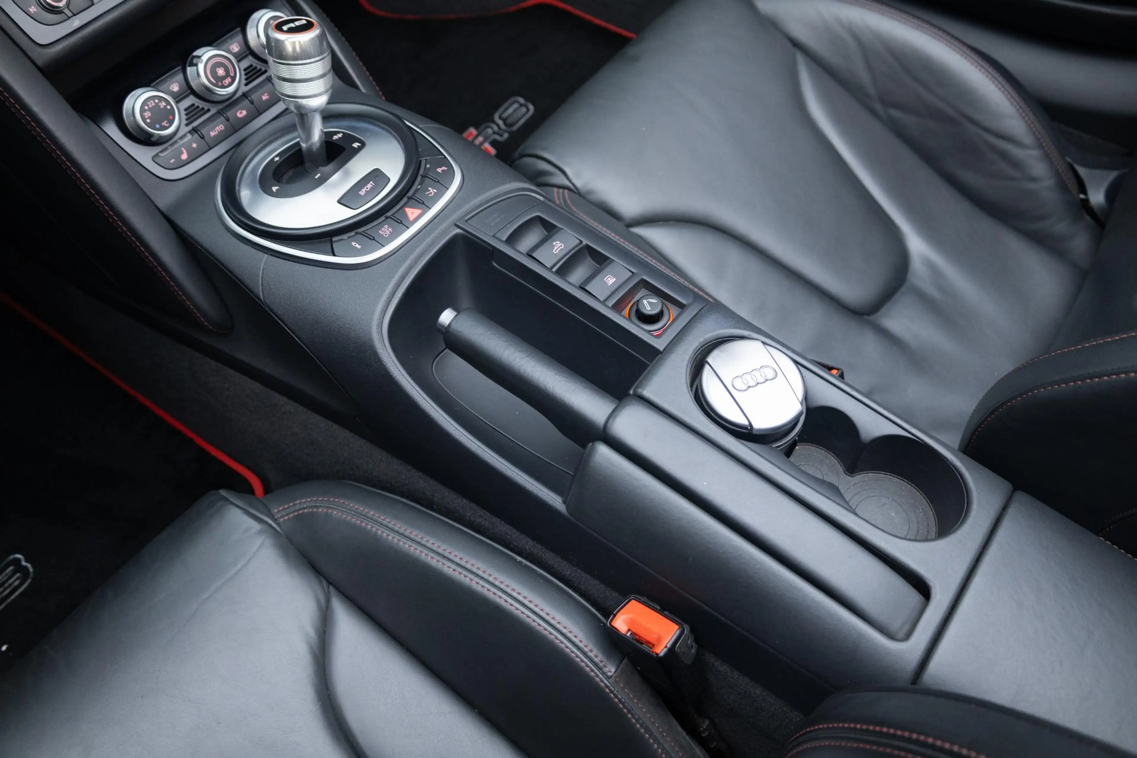 Audi R8 Spyder 5.2 FSI quattro — photo 18