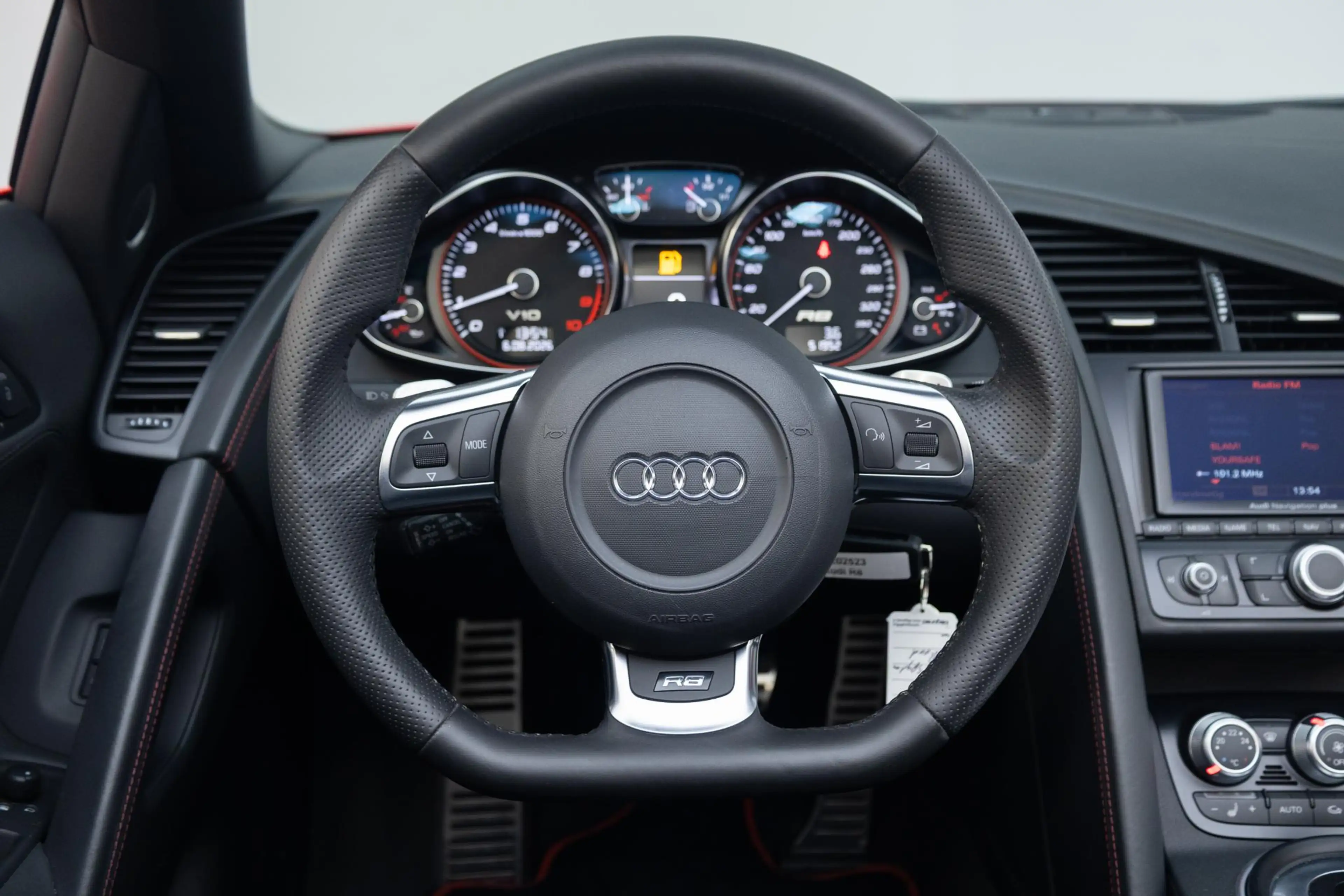 Audi R8 Spyder 5.2 FSI quattro — photo 24
