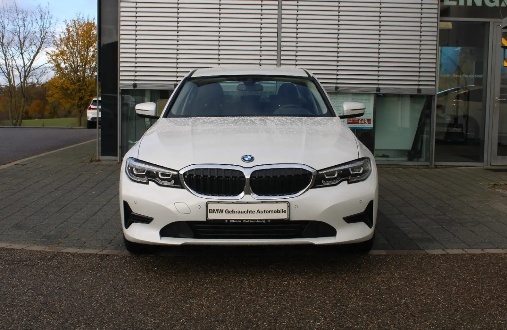 BMW 330 e xDrive Limo Advantage LiveProf HeadUp AHK Weiß - 2