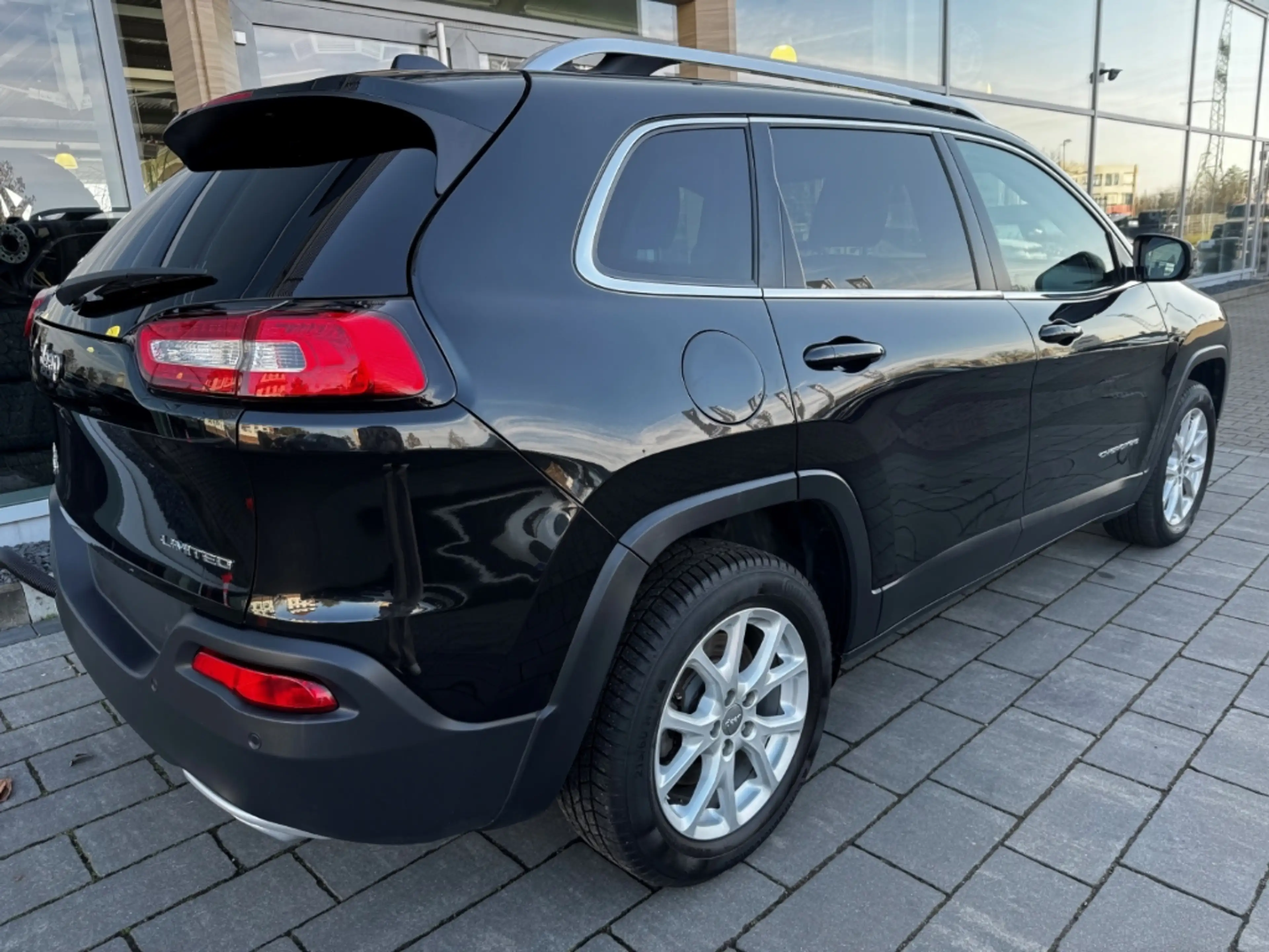 Jeep Cherokee Limited 4WD Niveau AHK Leder Memory Sitze Soundsys — photo 10
