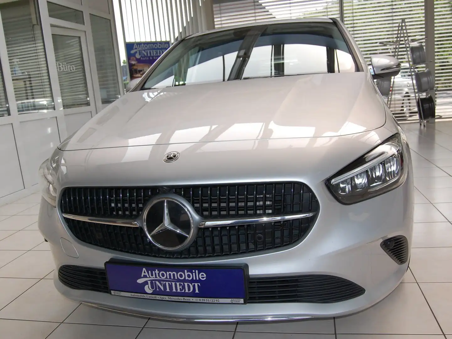 Mercedes-Benz B 200 Progressive Autom. Sitzh. Kamera.Parktr.Ambiente. Silber - 2