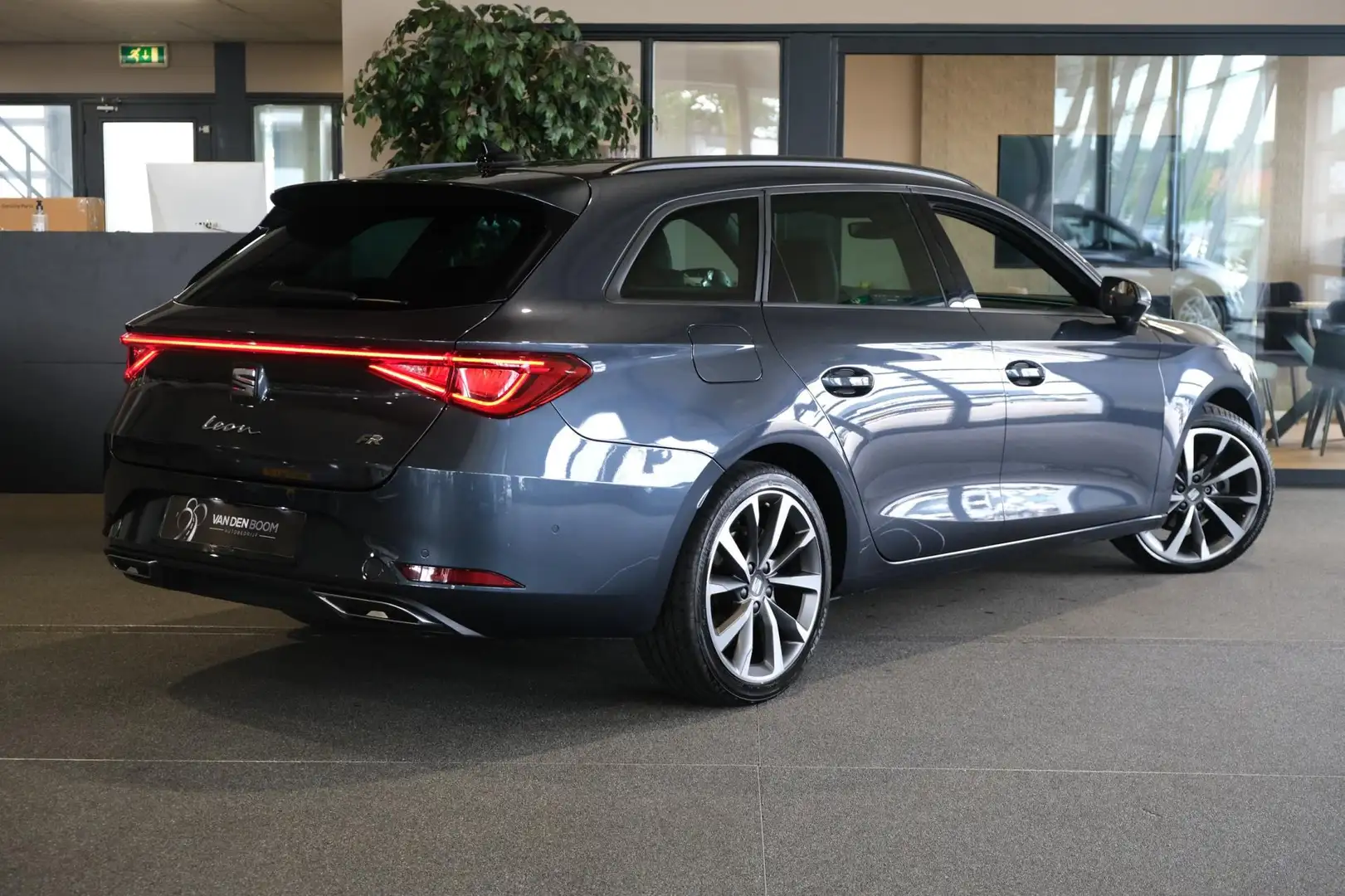 SEAT Leon Sportstourer 1.5 eTSI FR DSG Navi Led Virtual Acc Gris - 2
