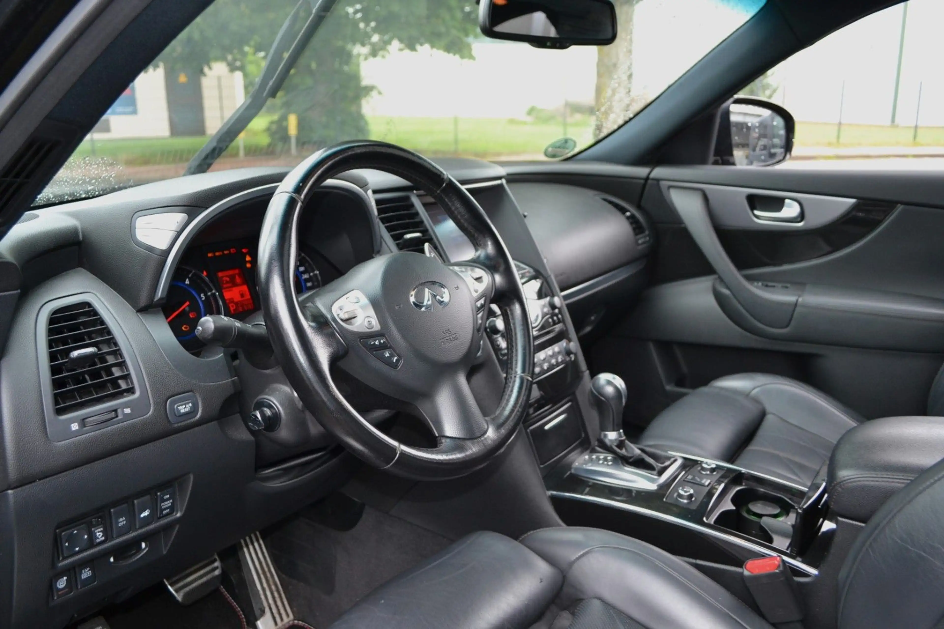 Infiniti FX FX30d S — photo 15