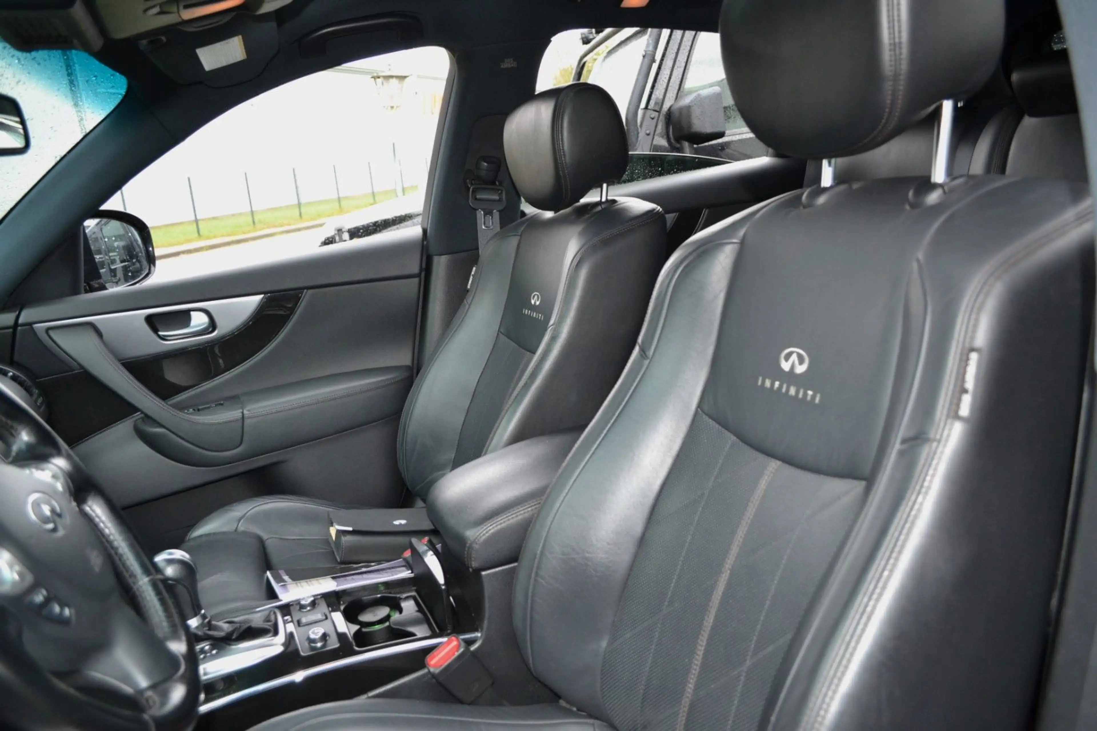 Infiniti FX FX30d S — photo 7
