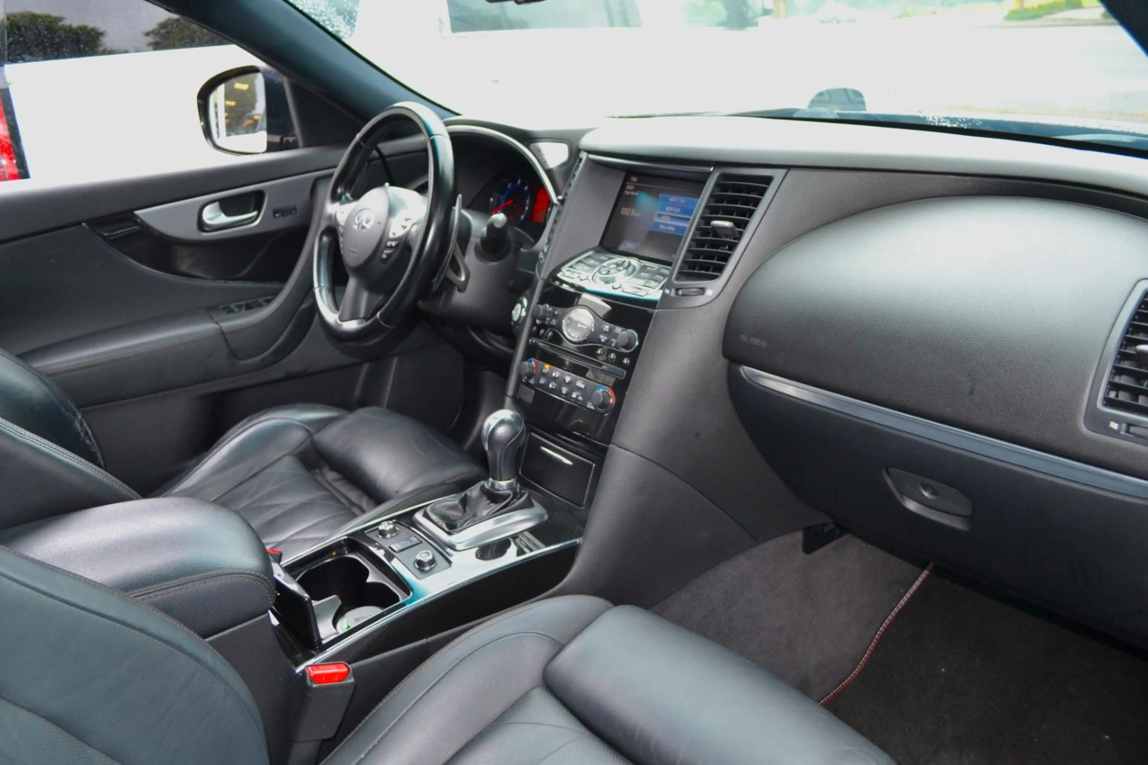 Infiniti FX FX30d S — photo 2