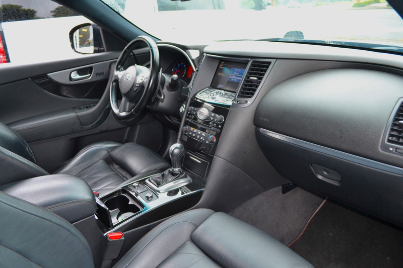 Infiniti FX FX30d S — photo 2