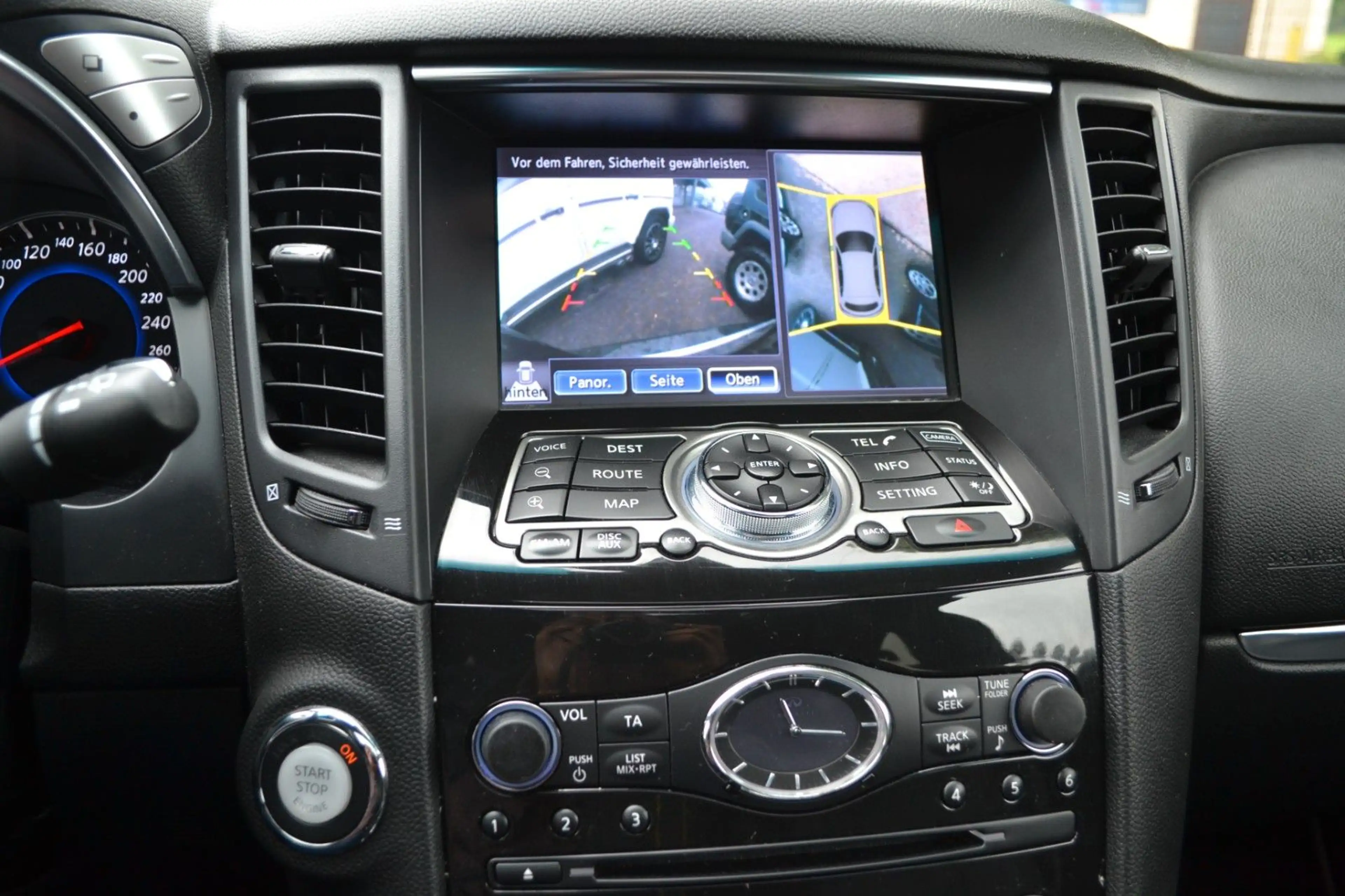 Infiniti FX FX30d S — photo 5
