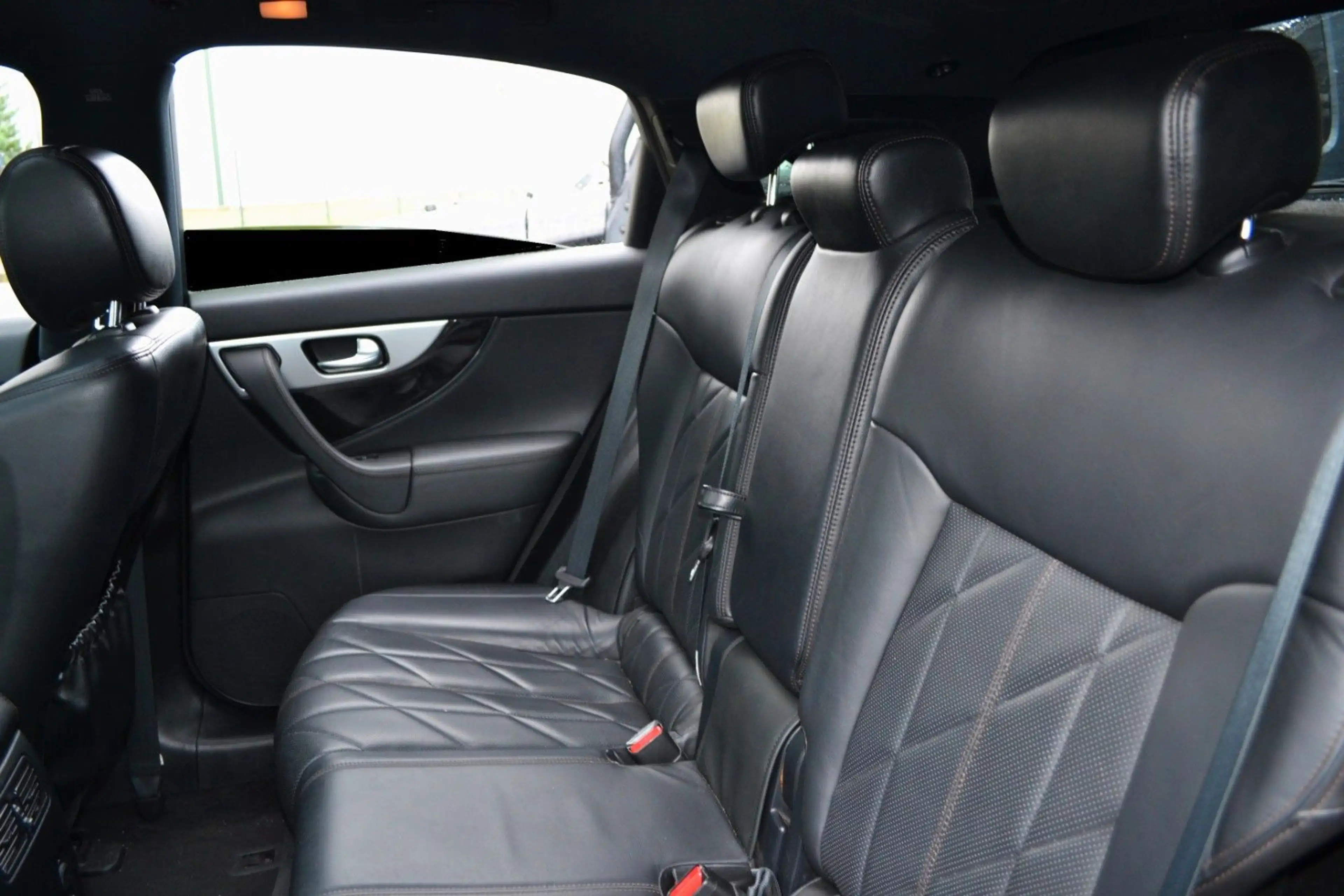 Infiniti FX FX30d S — photo 6