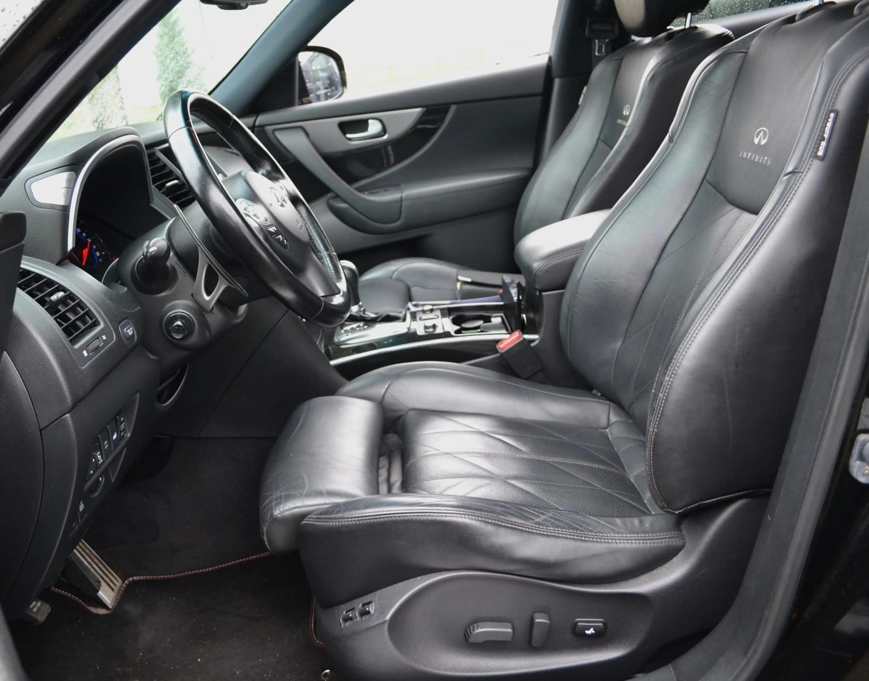 Infiniti FX FX30d S — photo 3