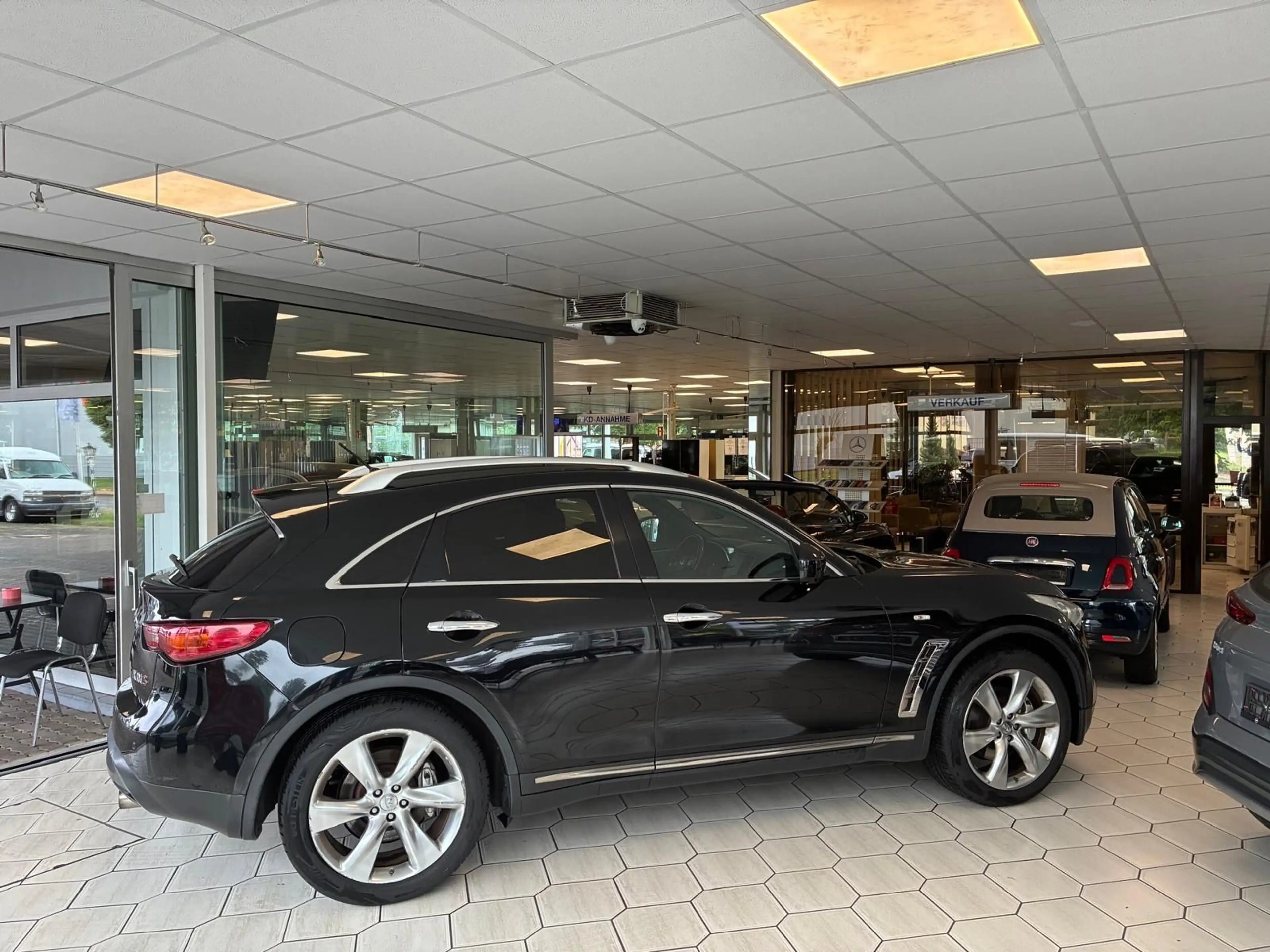 Infiniti FX FX30d S — photo 14