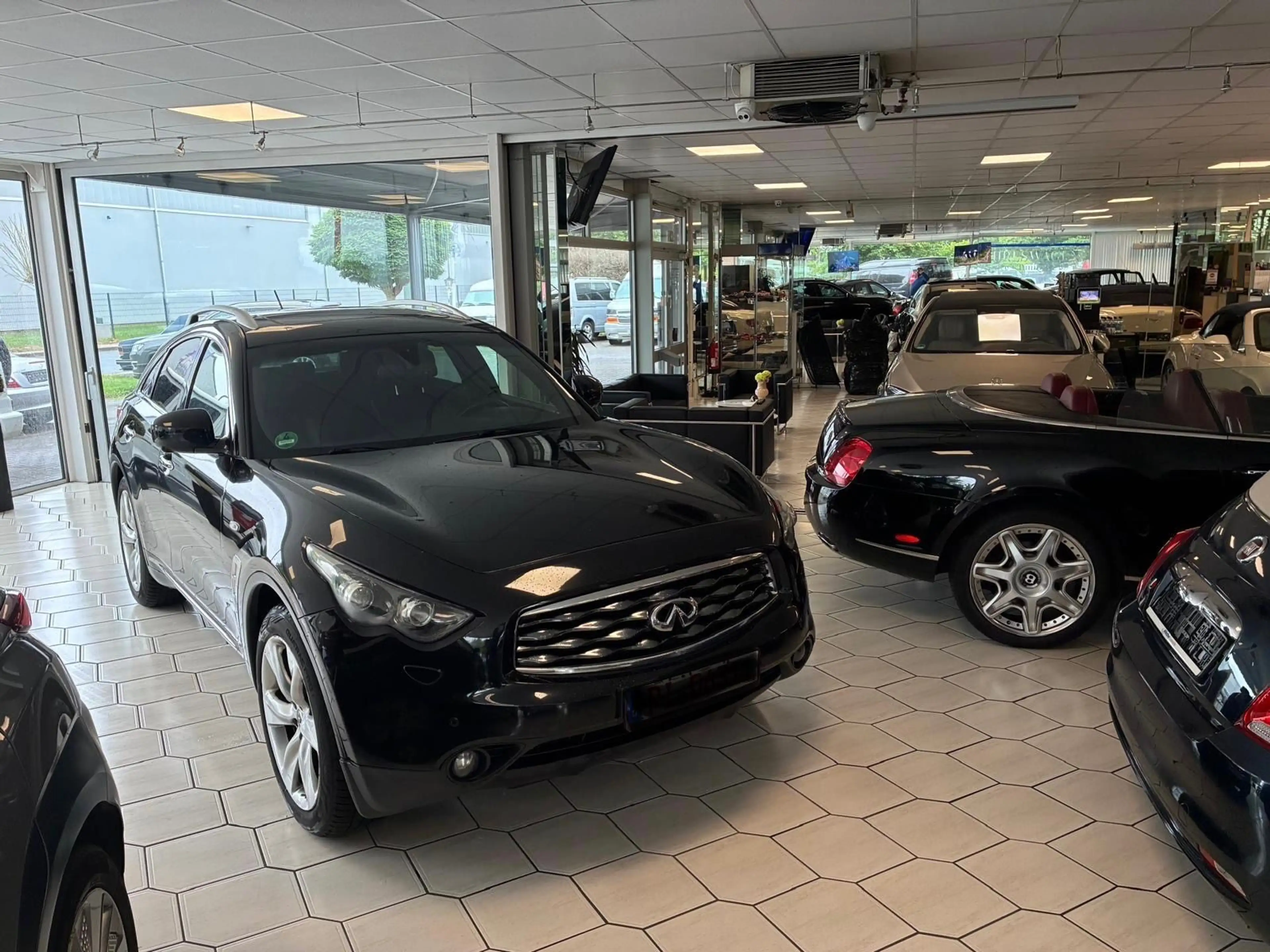 Infiniti FX FX30d S — photo 8