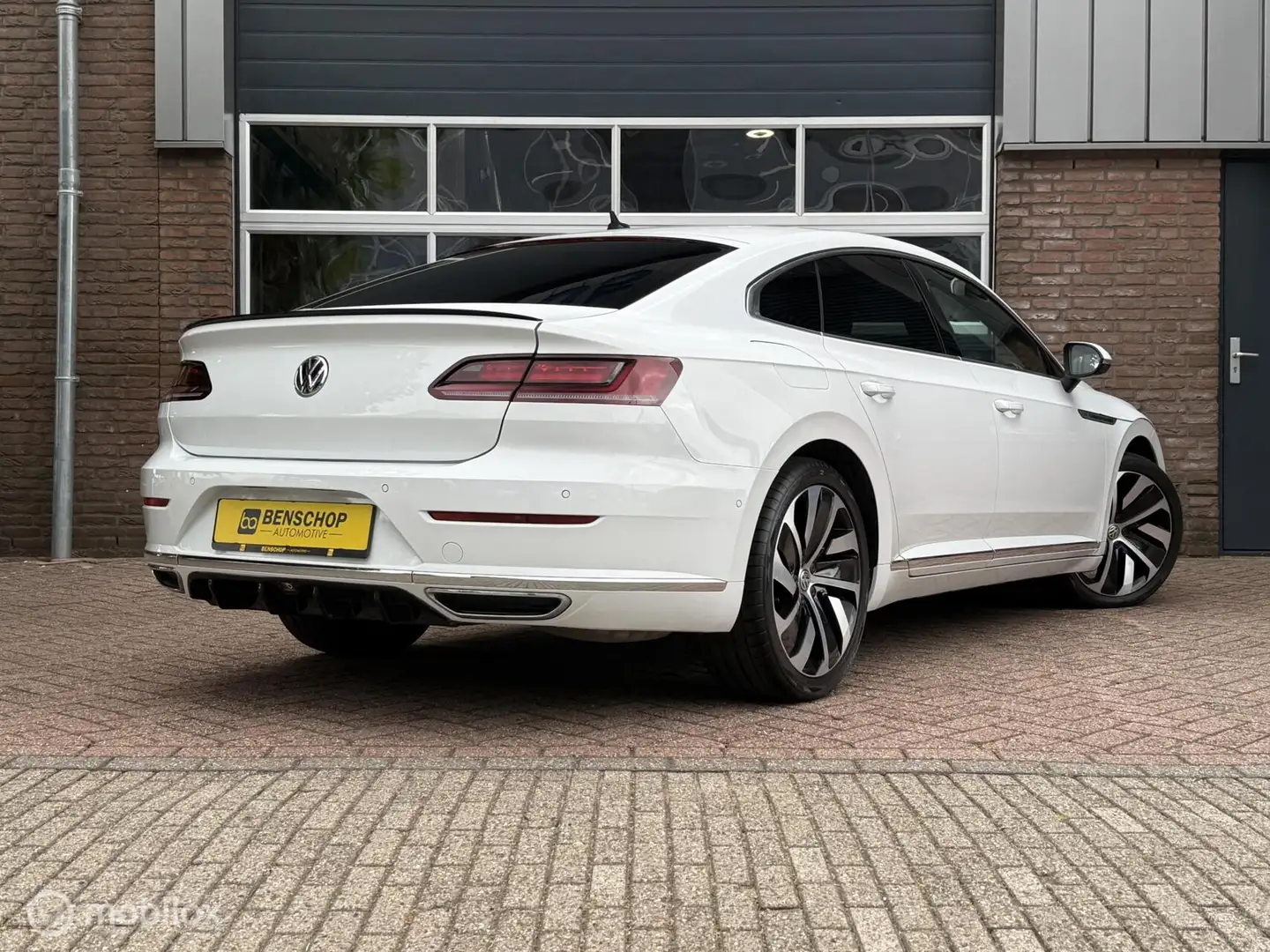 Volkswagen Arteon 2.0 TSI R-Line Alcantara Carplay Navi Camera ACC L Wit - 2