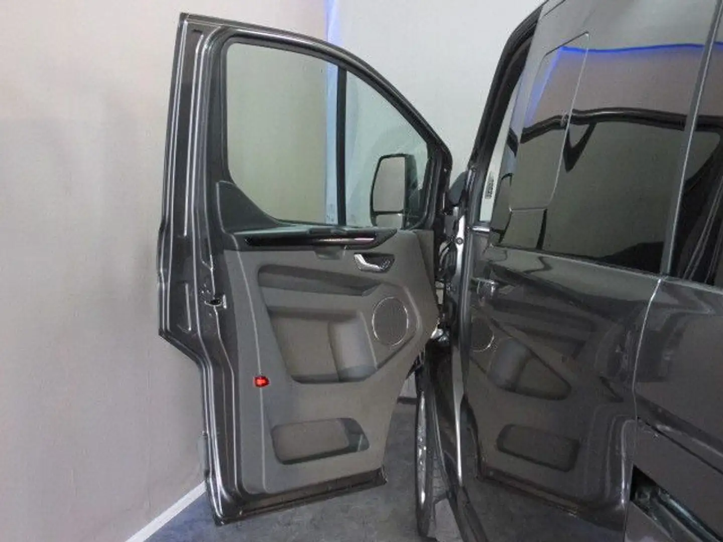 Ford Transit Tourneo Custom L1Titanium Navigation Grau - 2