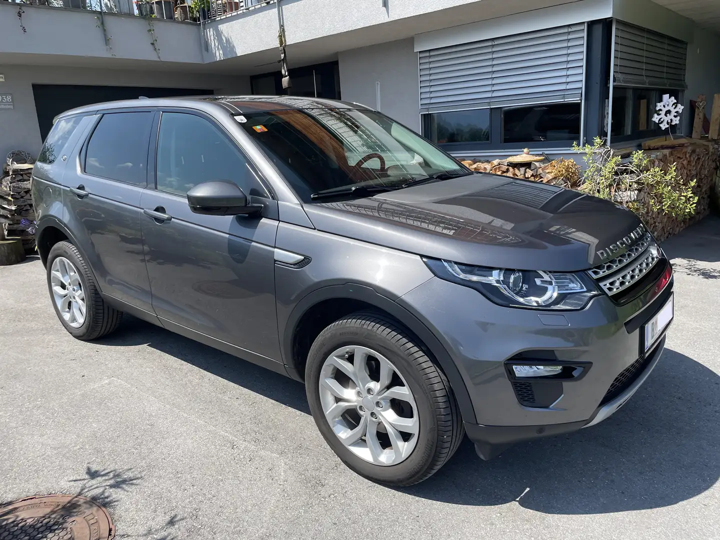 Land Rover Discovery Sport Discovery Sport 2,0 SD4 4WD HSE Aut. Grau - 2