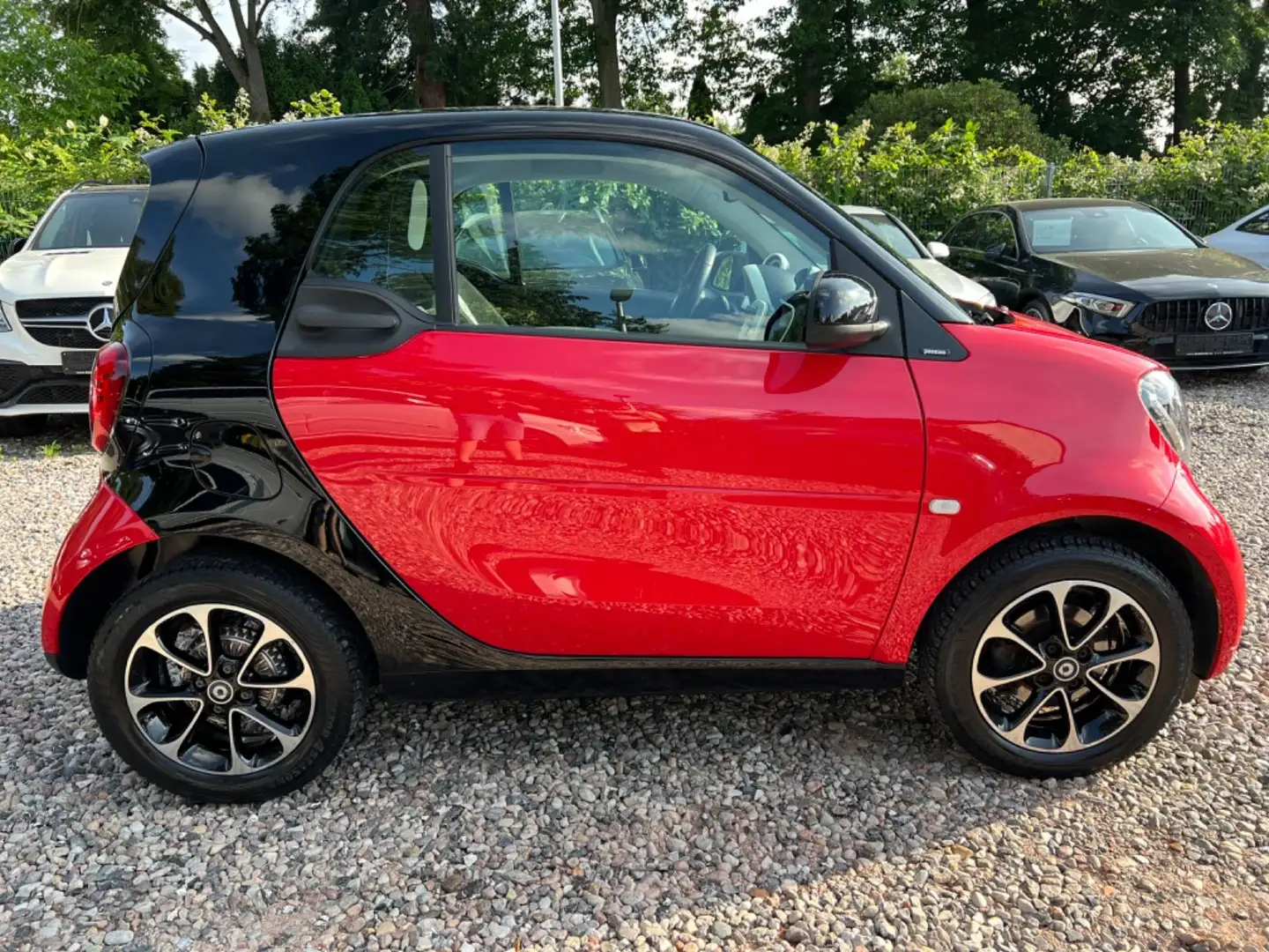 smart forTwo AUTOMATIK*PANO*SITZHEIZUNG*90PS* Schwarz - 2