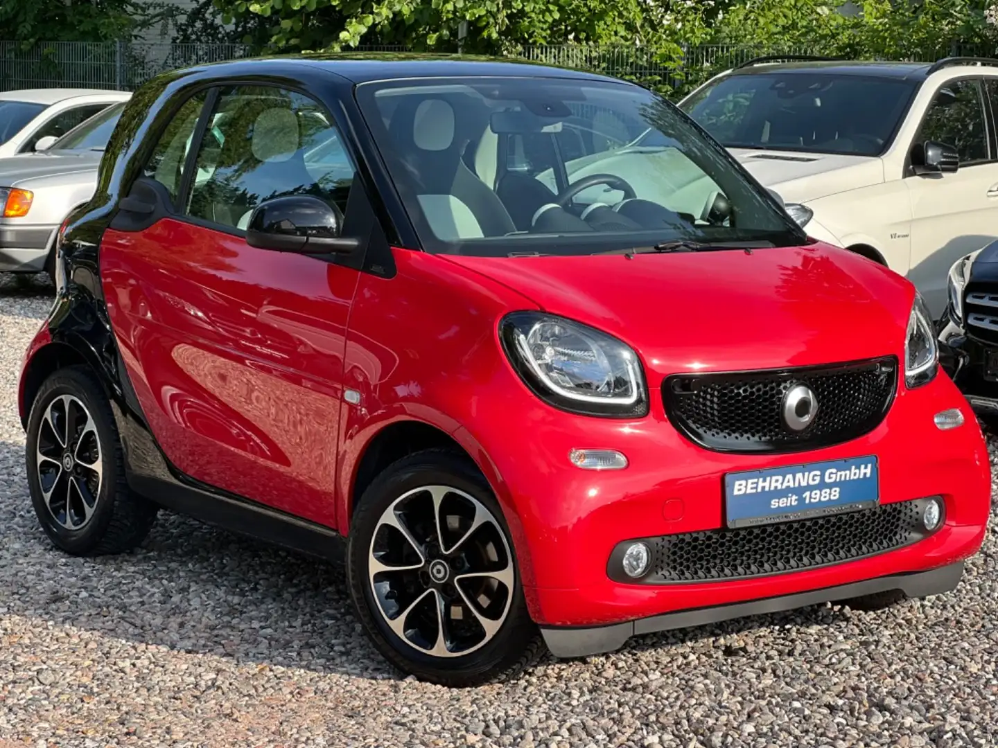 smart forTwo AUTOMATIK*PANO*SITZHEIZUNG*90PS* Schwarz - 1