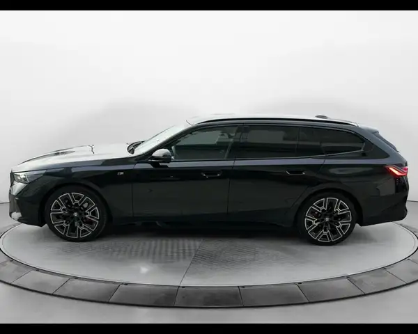 BMW 5 Series view 9