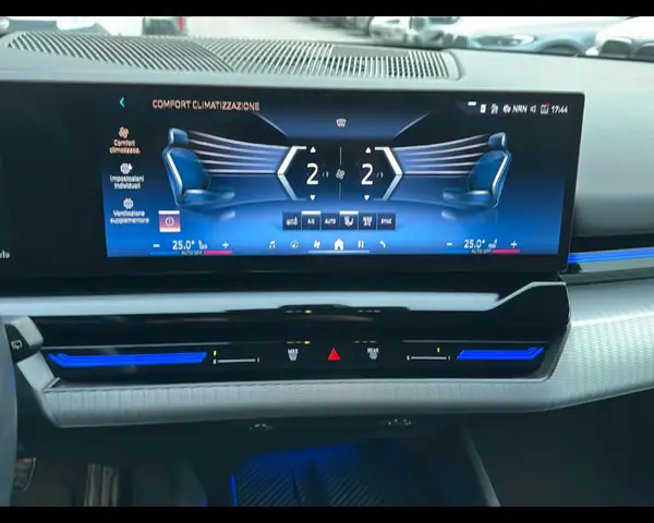 BMW 5 Series view 15