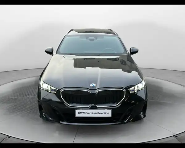 BMW 5 Series view 3