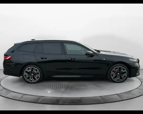 BMW 5 Series view 5