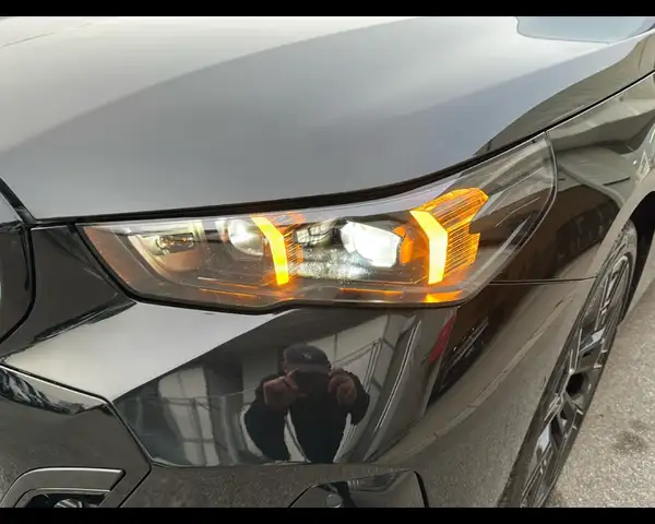 BMW 5 Series view 11