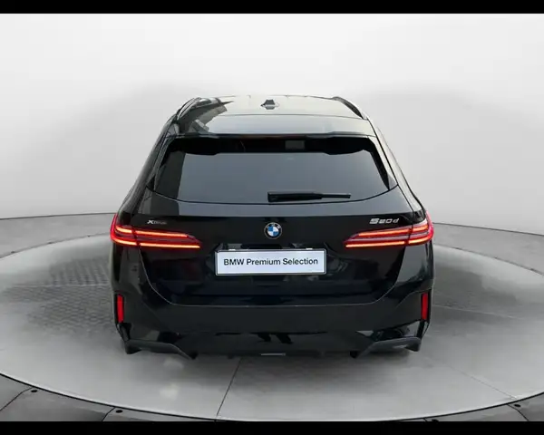 BMW 5 Series view 7