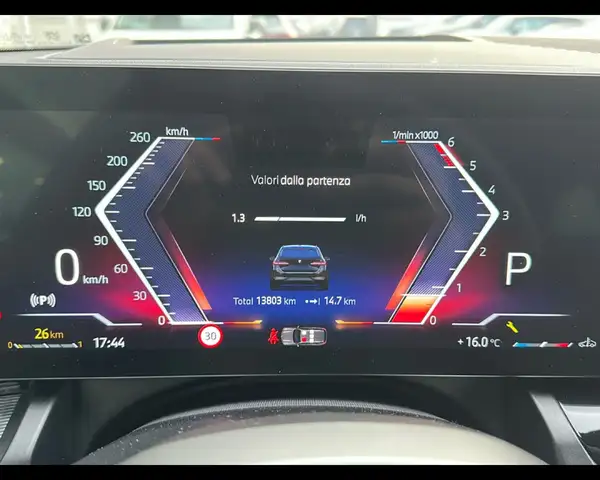 BMW 5 Series view 14