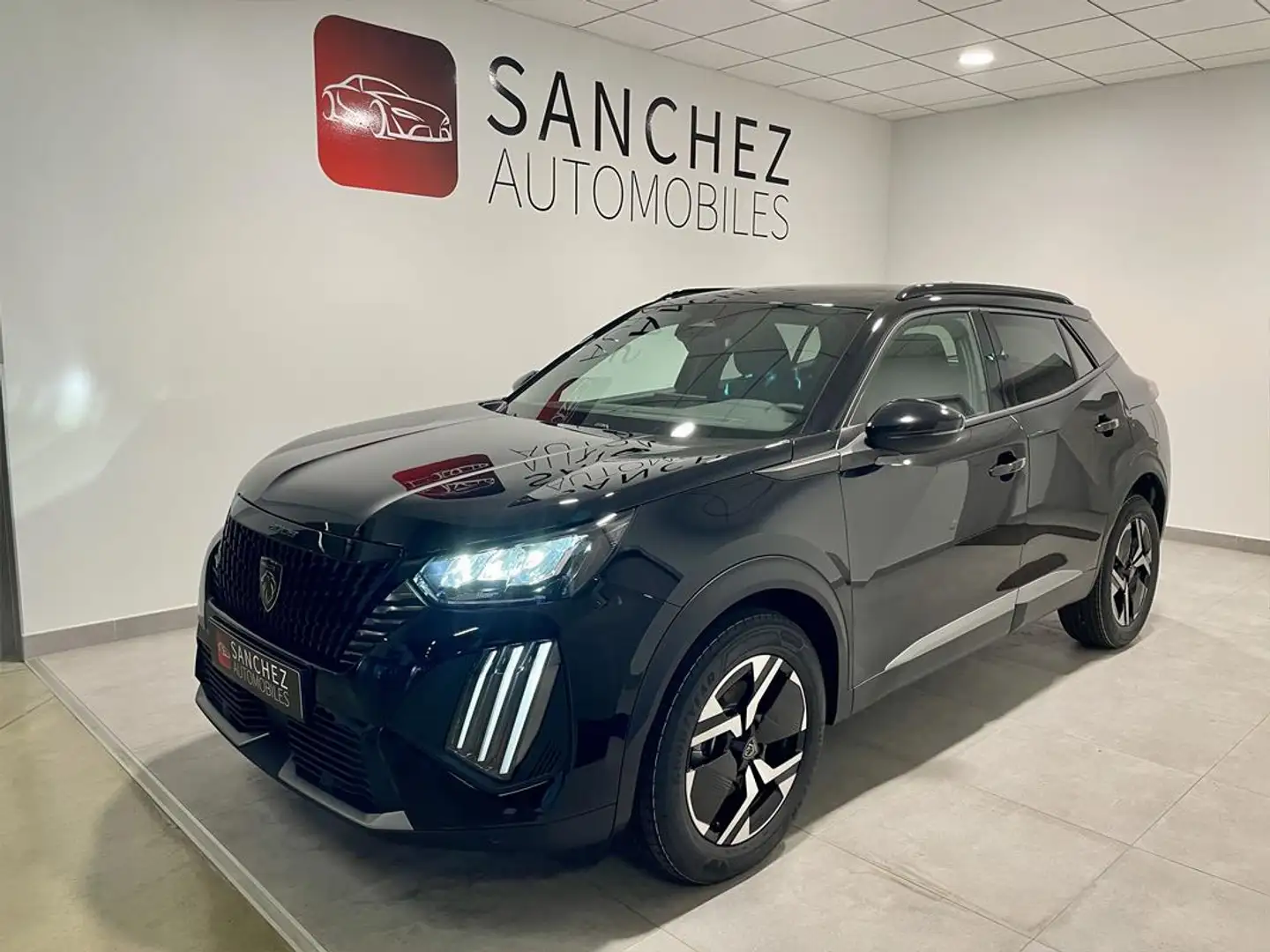 Peugeot 2008 II (2) 1.2 HYBRID 145 DCS6 ALLURE Noir - 1