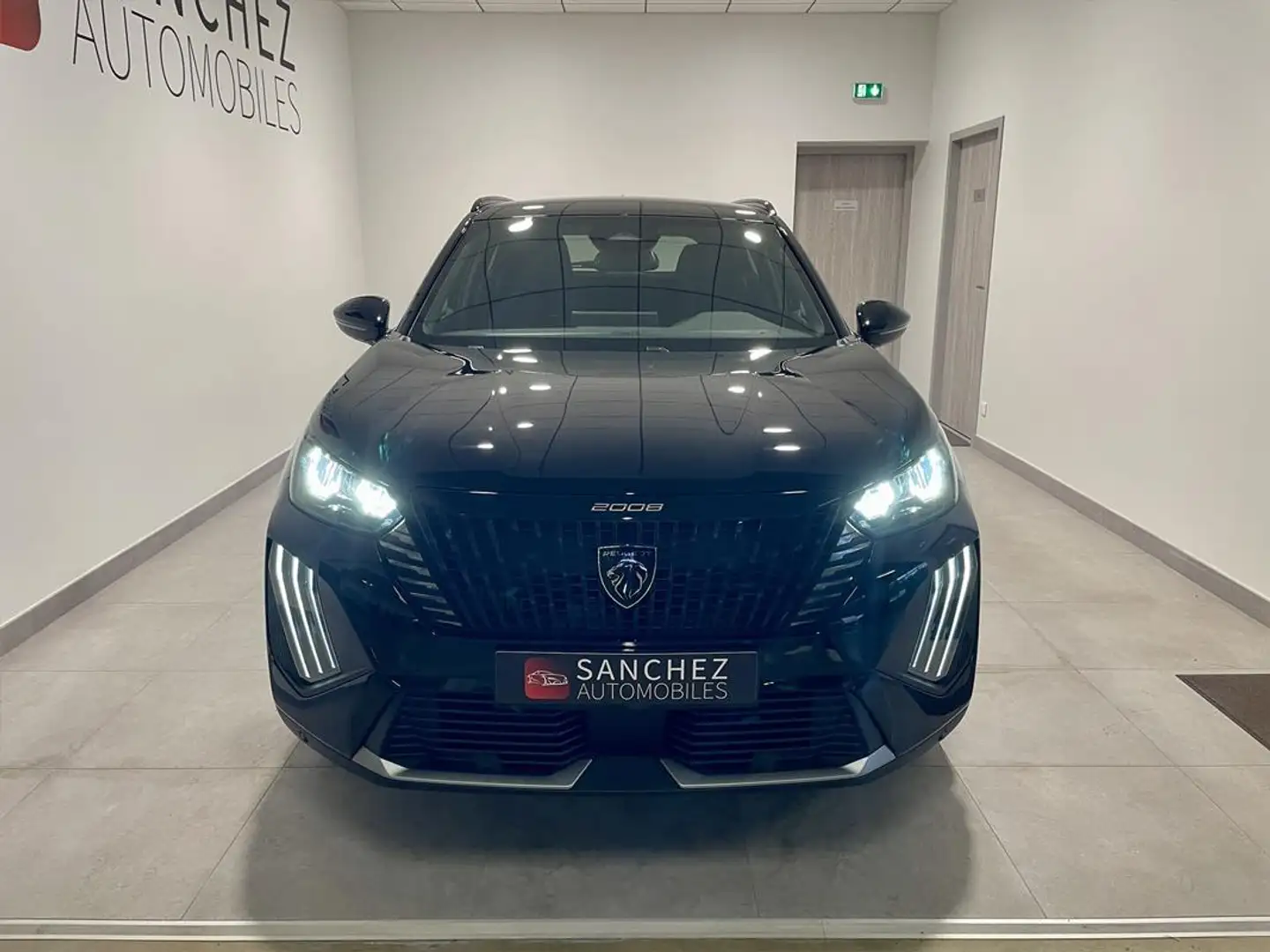 Peugeot 2008 II (2) 1.2 HYBRID 145 DCS6 ALLURE Noir - 2