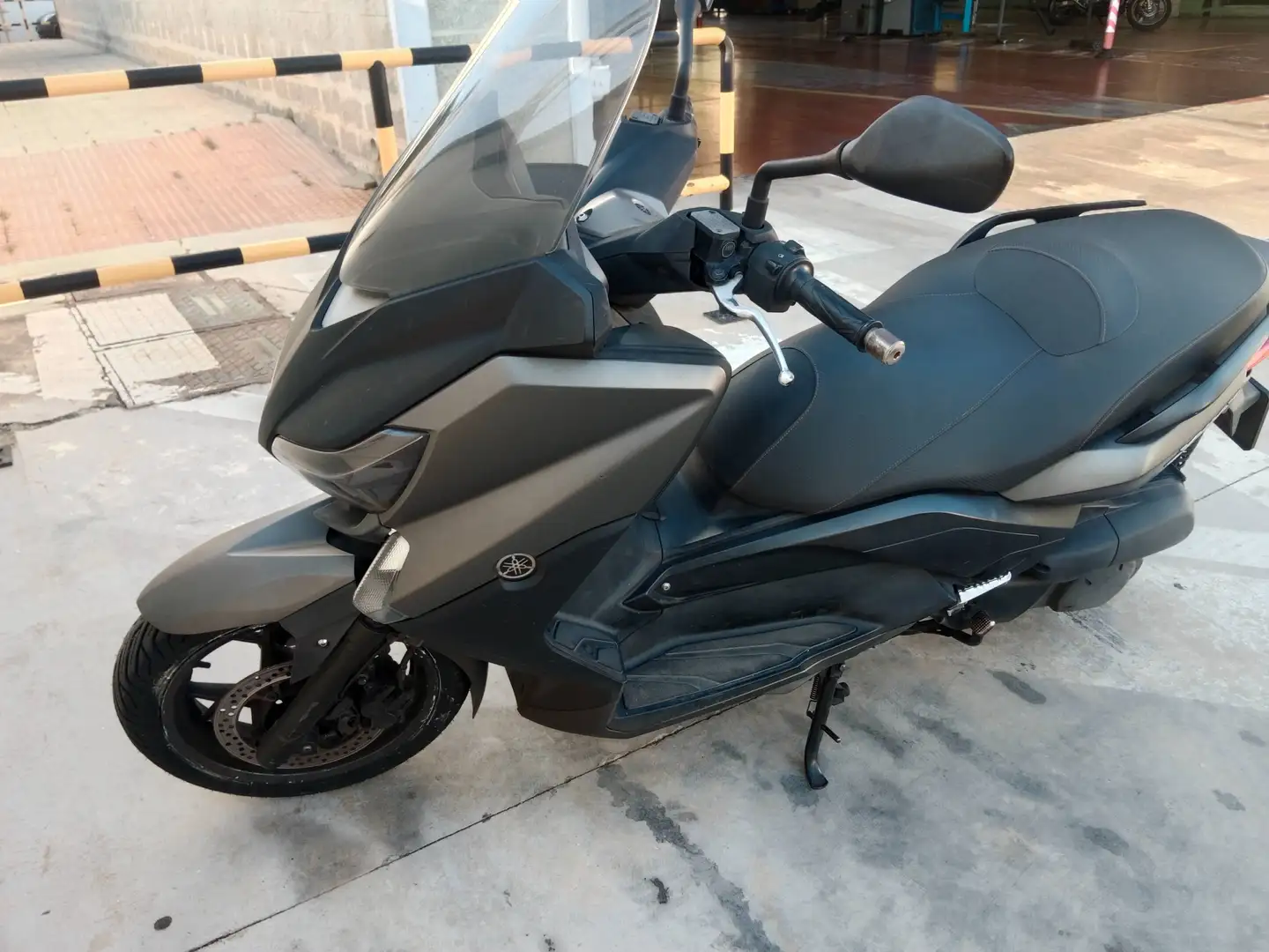 Yamaha X-Max 250 Gris - 1