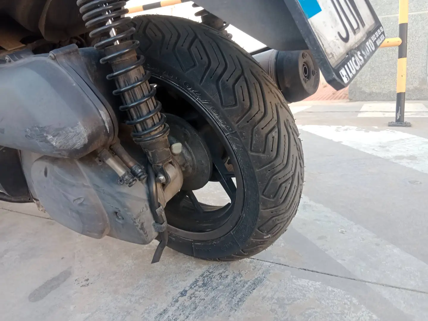 Yamaha X-Max 250 Gris - 2