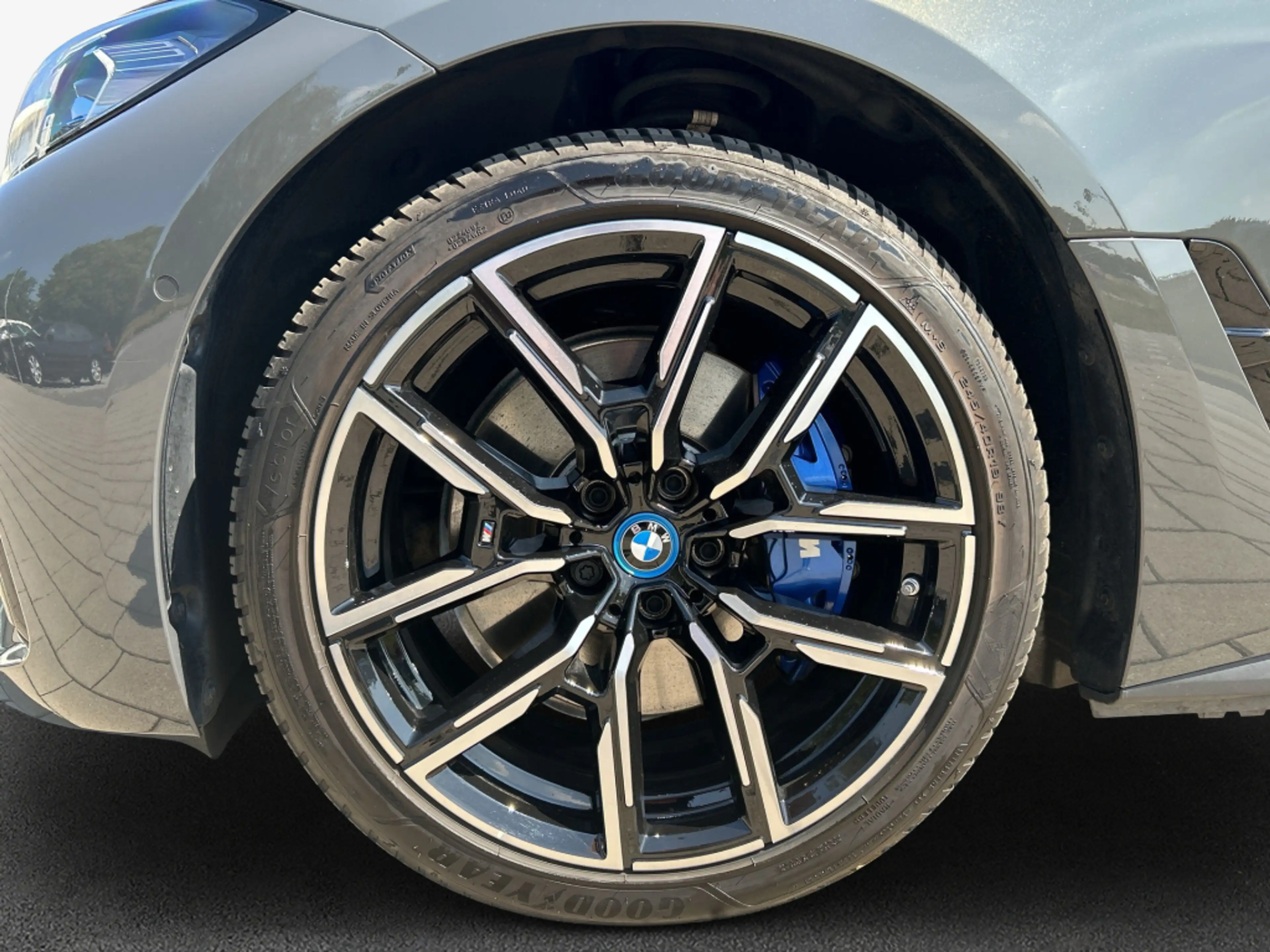 BMW i4 eDrive40 Gran Coupe M Sport Laserlicht* HiFi* — photo 9