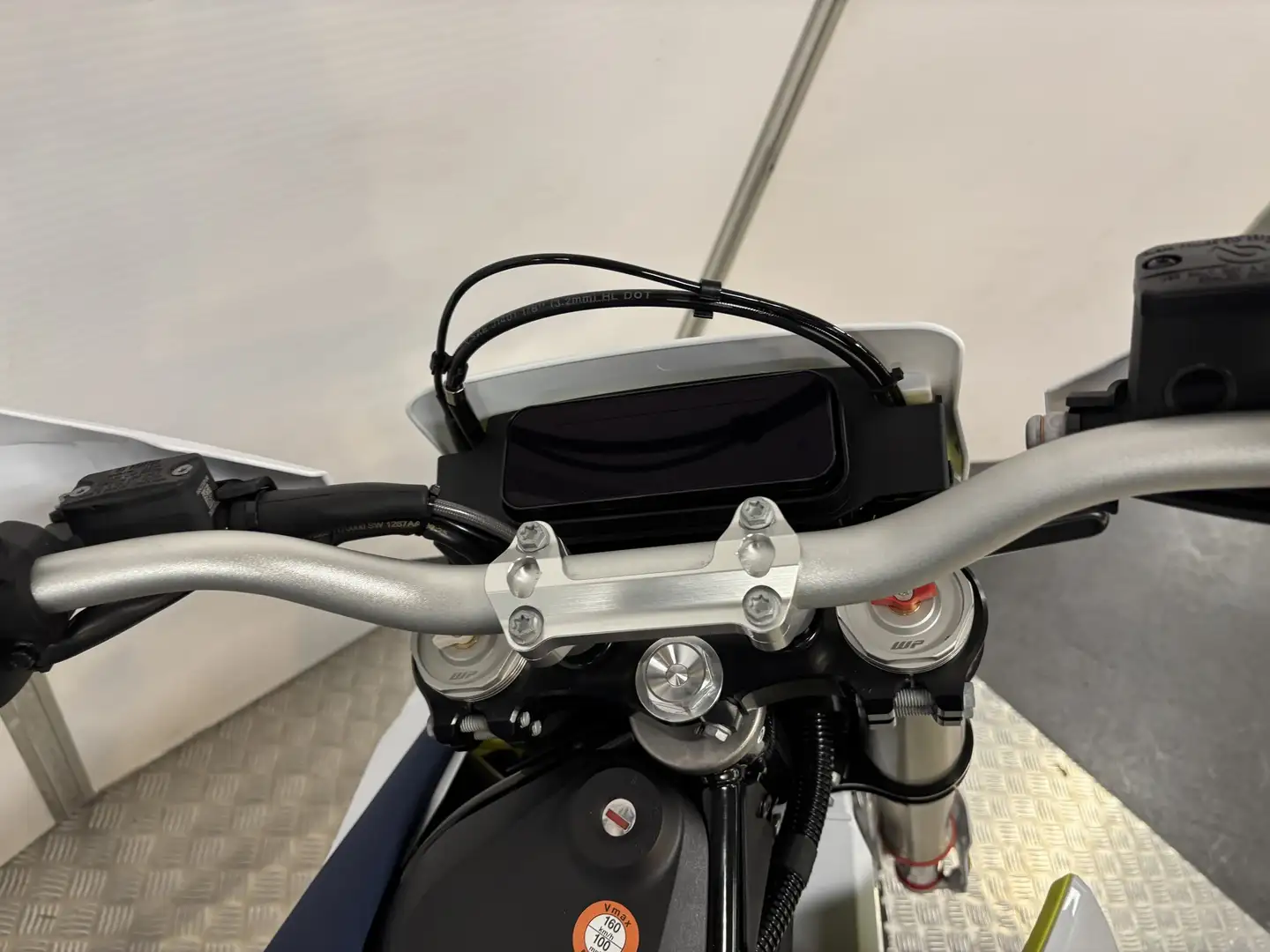 Husqvarna 701 Enduro Blanco - 2