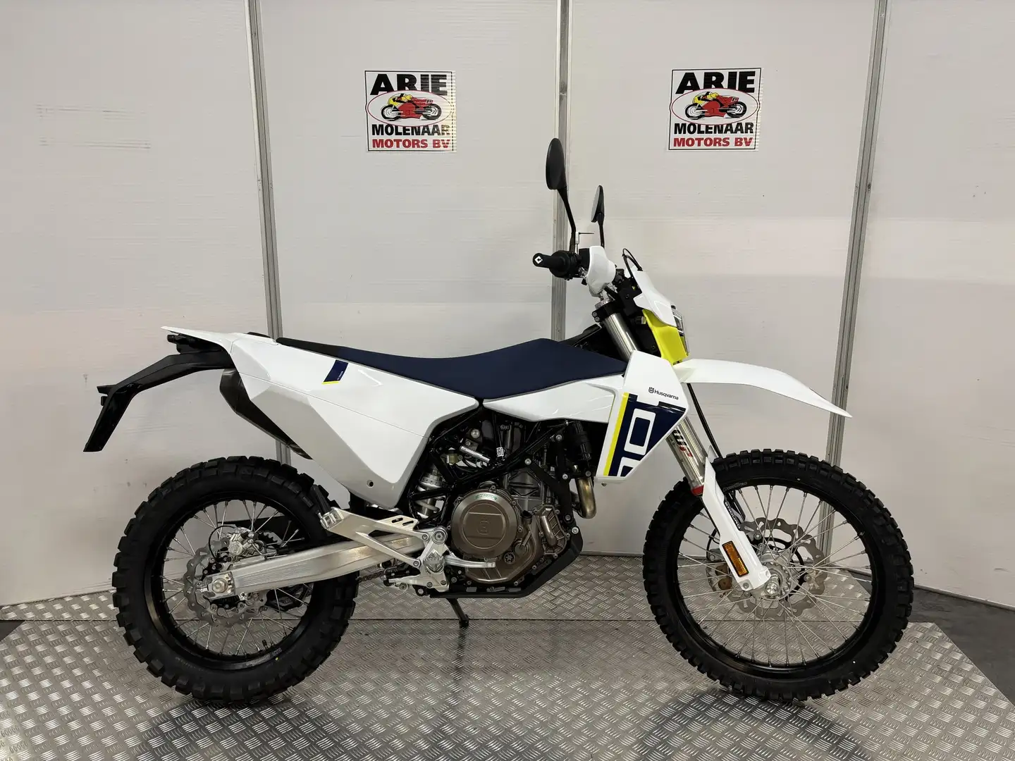 Husqvarna 701 Enduro Blanco - 1